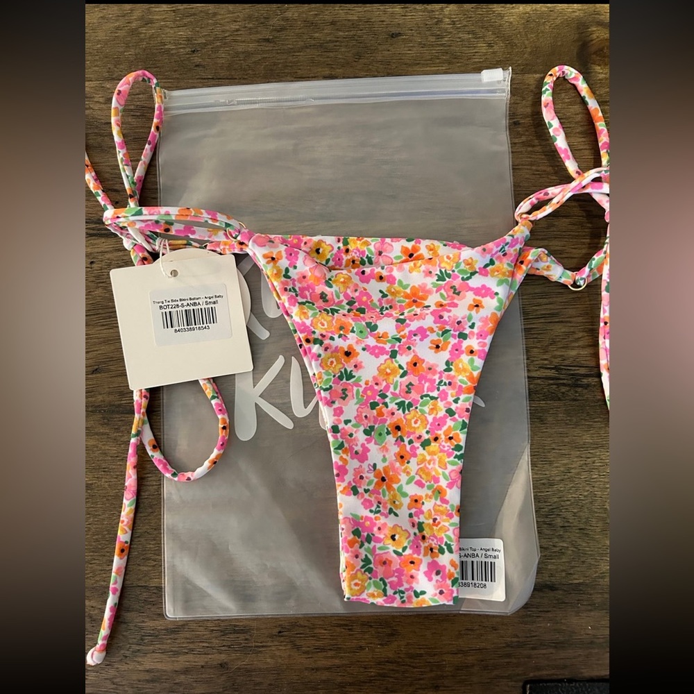 Kulani Kinis Thong Tie Side Bottoms Size Small -NWT